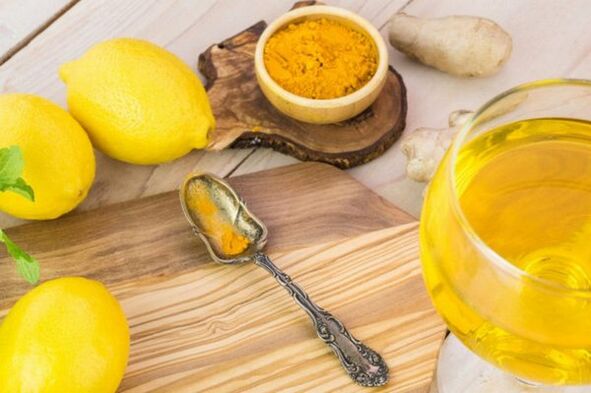 Minum dengan lemon, halia dan kunyit untuk meningkatkan keberkesanan